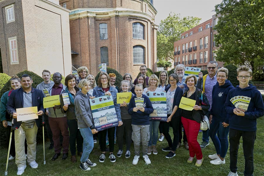 Gruppenbild von Gruppenvertreter*innen